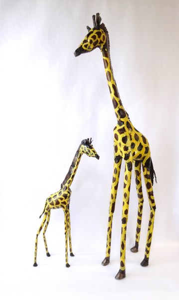 Eerlijk & Werelds scrap metal giraf